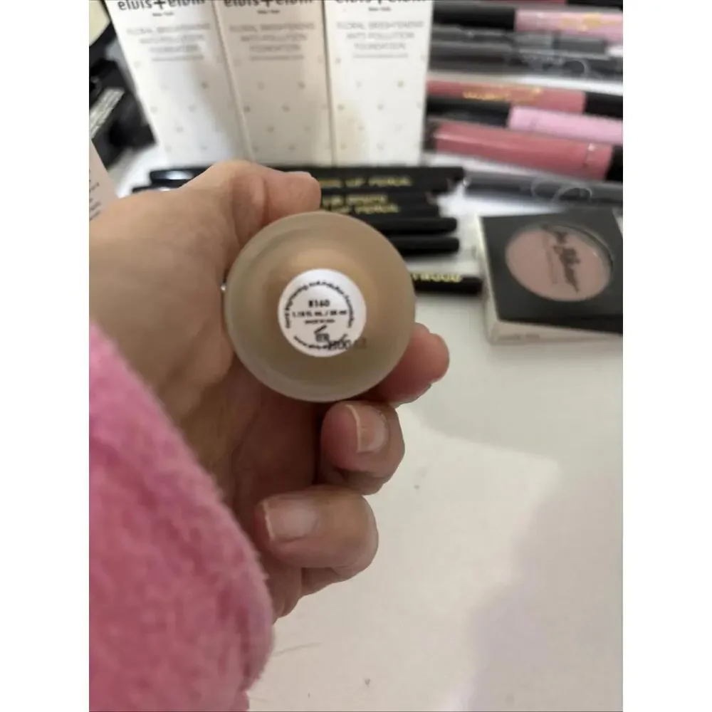 Elvis +‎ Elvin Floral Brightening Anti-Pollution Foundation 1.18 Fl oz/35ml